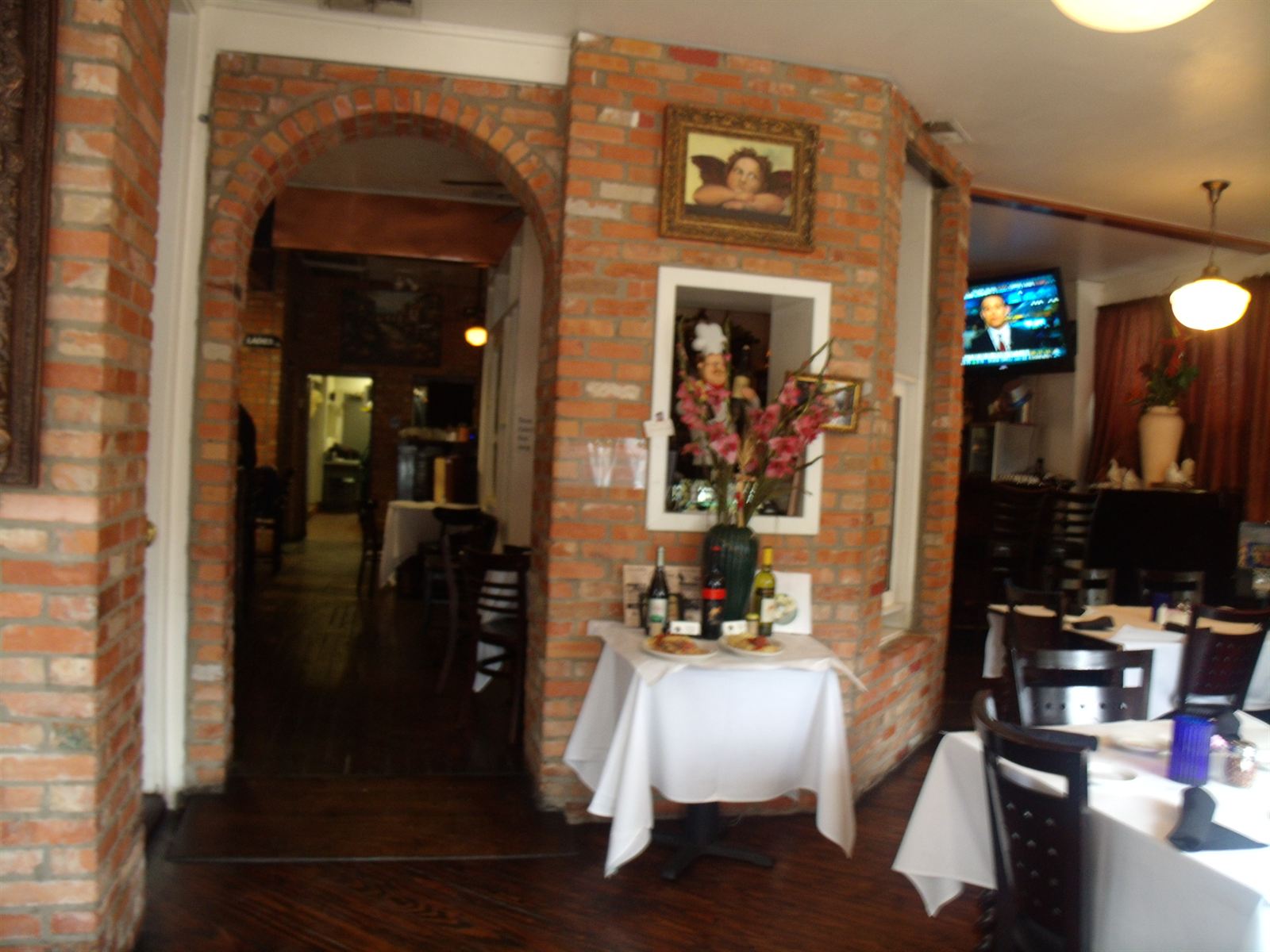Entrance to Cremona Bistro on Worthington Street